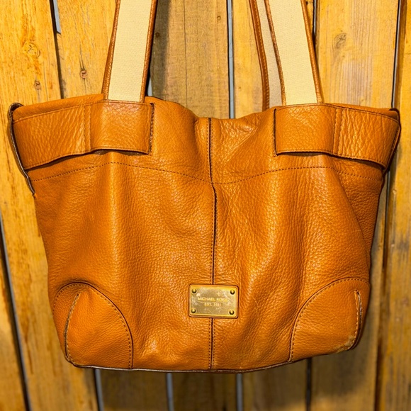 Micheal Kors Brown Leather Shoulder Bag - Picture 11 of 13